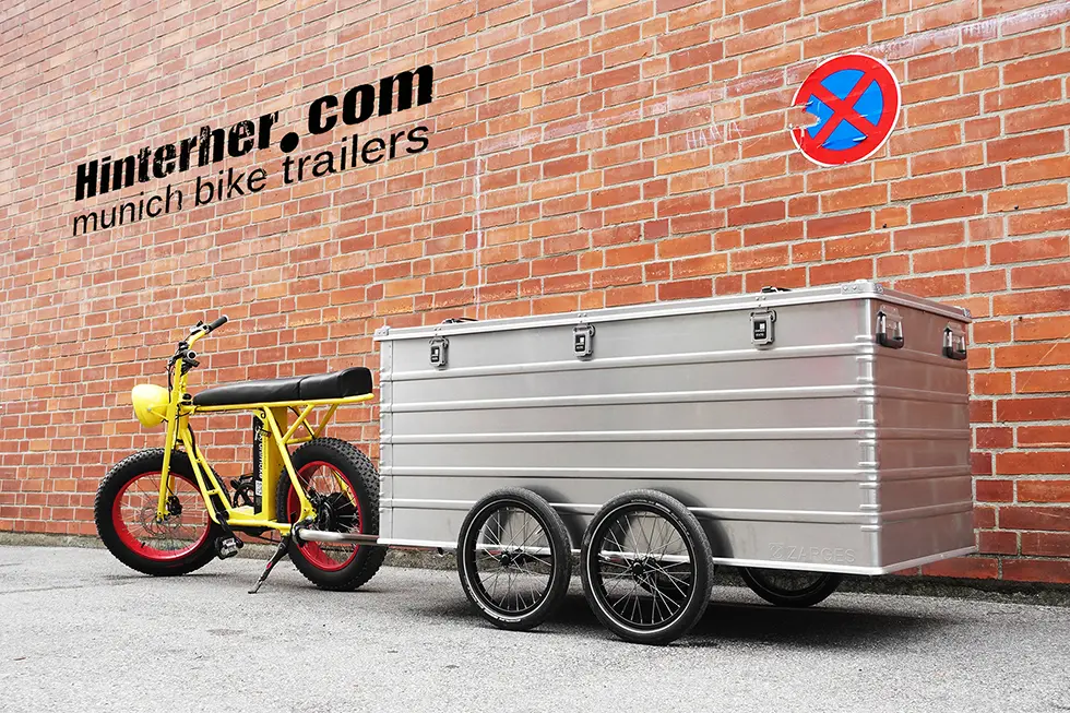 Hxxxl von HINTERHER – wenn’s mal richtig groß wird. HINTERHER Hxxxl-Anhänger für sperrige Lasten, einsatzbereit als Fahrradanhänger.